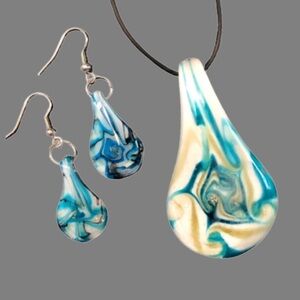 NWT - Hand Blown Glass Teardrop Pendant Necklace & Earrings Set